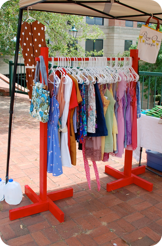 10 Ingenious Ways to have a Yard Sale without Tables ...